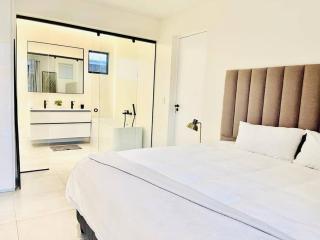 Hyde Park Sandton Luxury 2BR Top Floor - 1