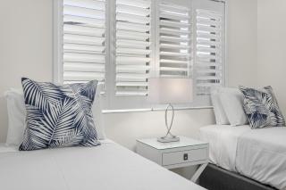 Wake to Waves in Spacious 3-Bed Beachfront Unit - Gold Coast - 1