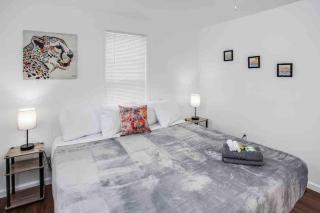 Tiny Home w/ King Bed mins DTWN - Rochester - 1