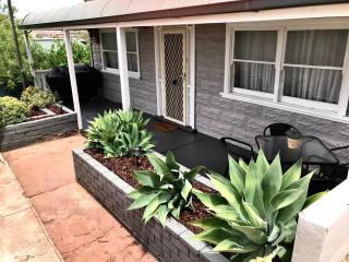 HILLSIDE HAVEN CHARMING C1920 COTTAGE Pet Friendly Sleeps 1 - 6 - Broken Hill - 9
