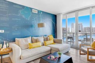 Pool - Apartment with Balcony - Gym - Near Beach - Hallandale Beach - 9
