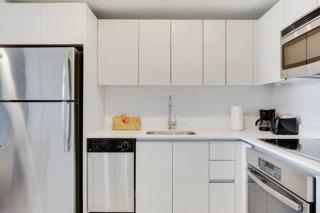 Pool - Apartment with Balcony - Gym - Near Beach - Hallandale Beach - 6