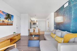 Pool - Apartment with Balcony - Gym - Near Beach - Hallandale Beach - 1