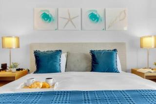 Pool - Apartment with Balcony - Gym - Near Beach - Hallandale Beach - 7