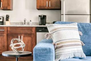 CozySuites Music Row Modern 1BR w/free parking! 32 - 2