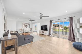 Hillcrest House - A Poolside Retreat on the Coast - Hervey Bay - 4