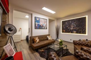 Deluxe Central Elizabeth Residence w/ 4BEDRM, 2BATHRM, 1LVNGRM - Budapest - 1