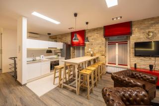 Deluxe Central Elizabeth Residence w/ 4BEDRM, 2BATHRM, 1LVNGRM - Budapest - 5