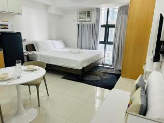 11B Tower 1 Viceroy Residences Mc Kinley Hill BGC - Manila - 6