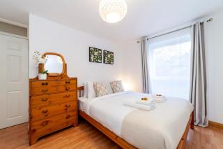 Bright 2BR flat off trendy Chiswick High Road - Londen - 5