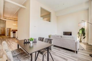 TWO CozySuites Apartment with Skybridge Access #3 - 9