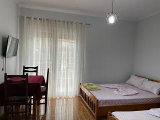 Eiffel's Guest House - Pogradec - 6
