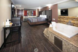 Rodeway Inn & Suites - 2