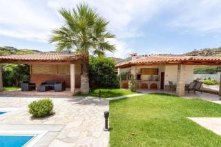 Unique Villa with pool in Ziria - Lambírion - 7