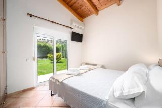 Unique Villa with pool in Ziria - Lambírion - 4