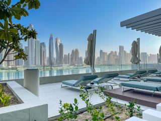 Luxury beach house with mesmerizing skyline view - Dubai - 4