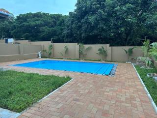Six64 on Kingsway A4 Apartment - Amanzimtoti - 8