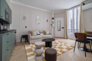 Poetic Stay - Opera - Paris - 6
