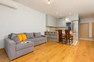 2 Bedroom Apartment Beautiful Green Surroundings Międzyborska Street by Noclegi Renters - Varsavia - 0