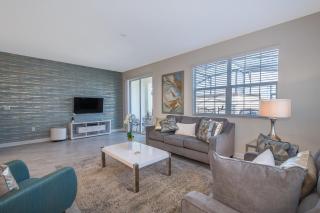 8981AV TOWNHOUSE 5 BEDROOMS & 4 BATHROOMS + POOL - Davenport - 0