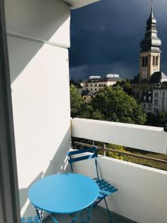 Stilvolles Apartment mit Balkon 15min Airport - 7