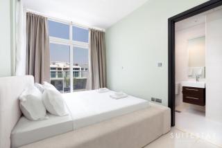 Exclusive 6 Bedroom Villa with Pool and Gym access - Dubai - 1