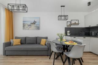 Exclusive and Modern Grey Apartment with Furnished Balcony in Kołobrzeg by Noclegi Renters - Colberga - 0