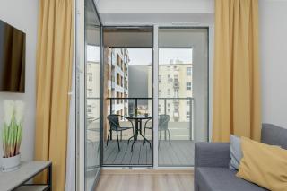 Exclusive and Modern Grey Apartment with Furnished Balcony in Kołobrzeg by Noclegi Renters - Colberga - 8