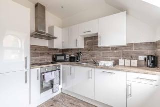 Cosy Central Windsor Apartment , Parking - Windsor - 2