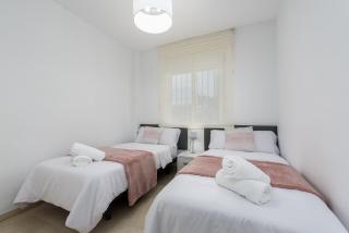 Right on the beach - 4BR Seaview - 1