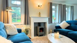 Holidays by the beach are good for your soul and Seaview Palms is a lovely Devon seaside home make it yours for a romantic break or family adventure with private parking outdoor terrace village centre with a fab gastro pub shops and restaurant 120 reviews - Stoke Fleming - 0