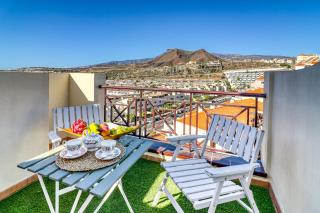 Two-Floor Penthouse w/ Spa Tub & Outdoor Terrace - Arona - 8