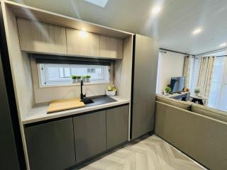 Royal Pines Lodge with Hot tub - Allerthorpe - 4