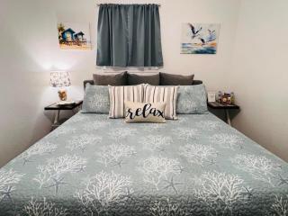 Knot Bay Haven, Dog Friendly, Hot Tub, Fenced yard, Patio and Grill, 3 BR - Rockport - 8