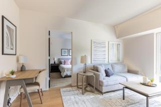 Landing Modern Apartment with Amazing Amenities (ID4754X66) - 0