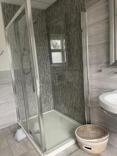 Modern, spacious and Central Location - Aberdare - 4