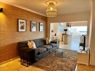 Ballito Beachfront Villa, LOAD SHEDDING FRIENDLY - 2