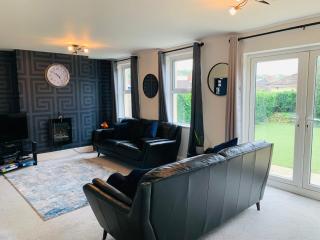 Chic 5 Bedroom House with Private Parking & Garden - Bristol - 8