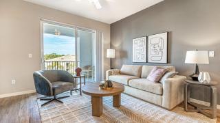 Landing Modern Apartment with Amazing Amenities (ID7670X47) - 9
