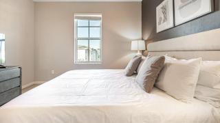 Landing Modern Apartment with Amazing Amenities (ID7670X47) - 1