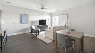 Landing - Modern Apartment with Amazing Amenities (ID9168X02) - 2