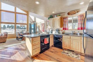 Cozy Duck Creek Village Cabin with Hot Tub and Views! - 1