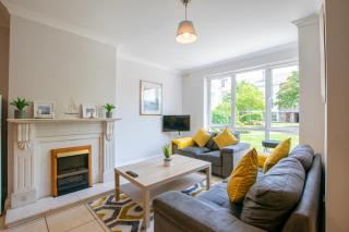 66 - Large Townhouse by Shortstays - Galway - 3
