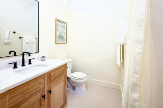 Downtown Kokopelli # 2- Newly Remodeled Stylish Studio - Moab - 2