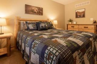 Coastal Haven Lake Superior w Fire Pit - 9