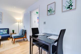 Gorgeous 1 Bedroom Property - London - 2