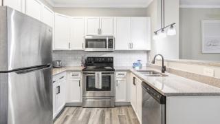 Landing - Modern Apartment with Amazing Amenities (ID7327X28) - 8