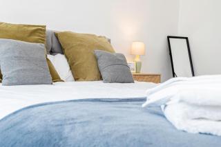 Ideal for heathrow, M25 links & the underground - Ickenham - 4
