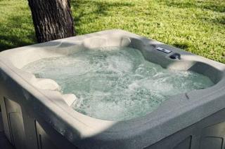Hot Tub! The Blue Ridge Luxury Container Home - 4