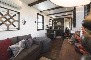 Hot Tub! The Blue Ridge Luxury Container Home - 1